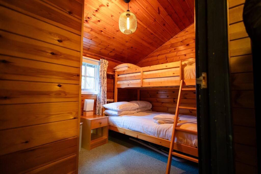 Cozy Norwegian Style Log Cabin In Rural Snowdonia - 2 Bedrooms & Parking By Seren Short Stays Ffestiniog Eksteriør bilde