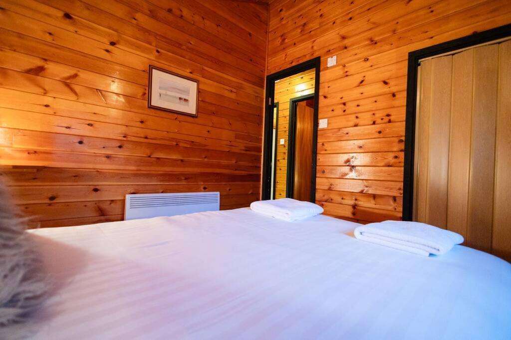 Cozy Norwegian Style Log Cabin In Rural Snowdonia - 2 Bedrooms & Parking By Seren Short Stays Ffestiniog Eksteriør bilde