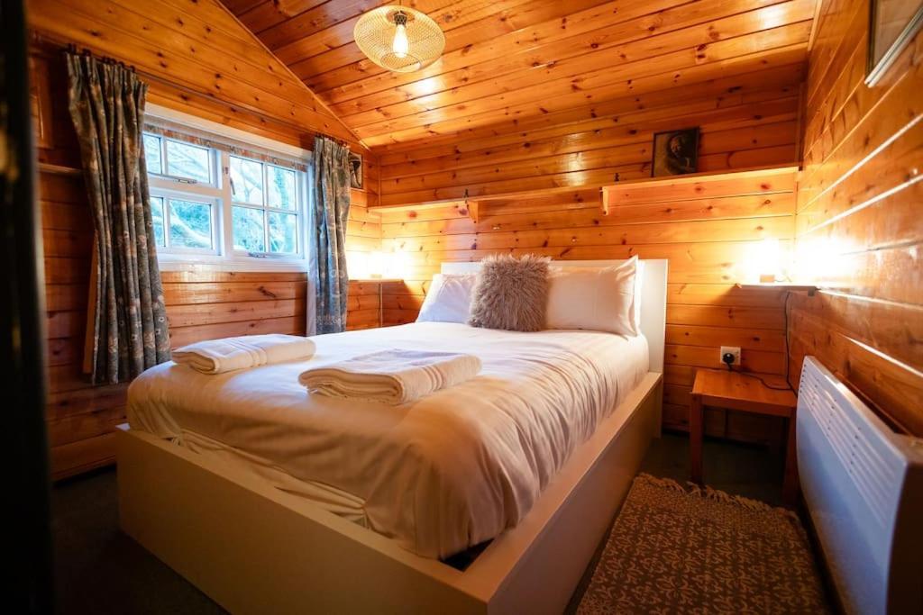 Cozy Norwegian Style Log Cabin In Rural Snowdonia - 2 Bedrooms & Parking By Seren Short Stays Ffestiniog Eksteriør bilde